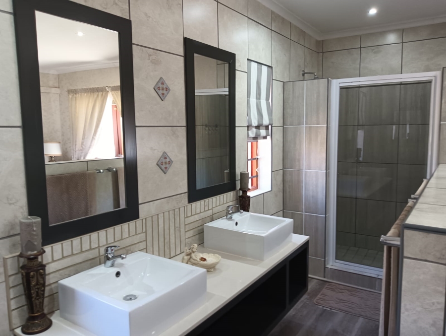 4 Bedroom Property for Sale in Fairway Heights Western Cape